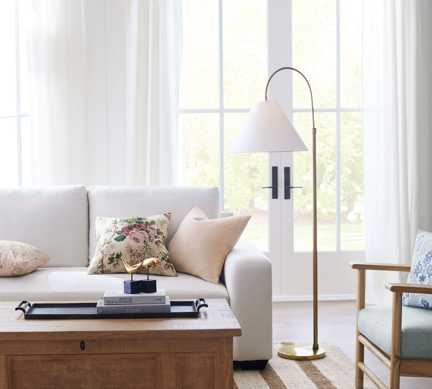 Lámpara de piso Korba