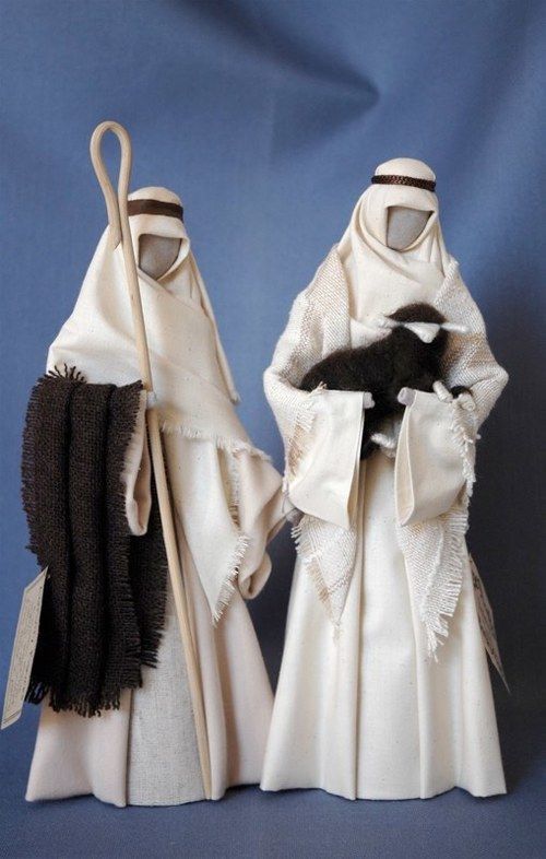 Pastores blancos con oveja