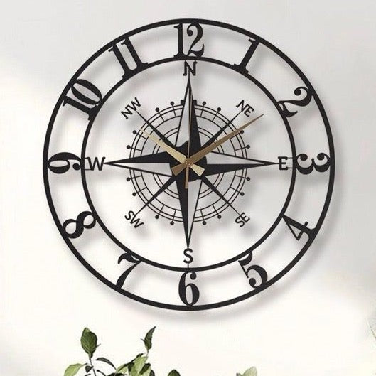 Reloj en hierro con diseño de rosa de los vientos